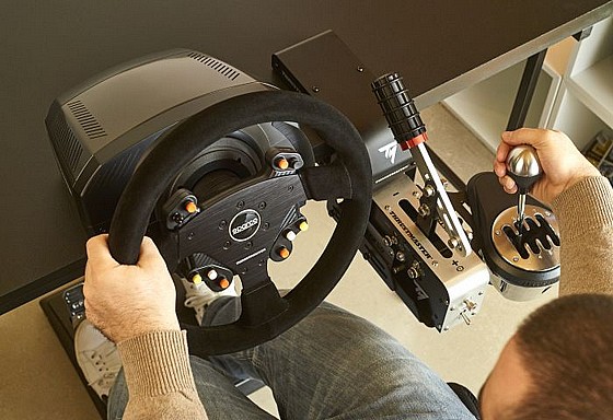 ���� �������� ���� �� Thrustmaster Racing Clamp